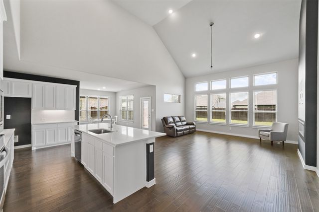 302 Coyote Creek Drive, Lavon, TX 75166