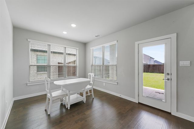 302 Coyote Creek Drive, Lavon, TX 75166