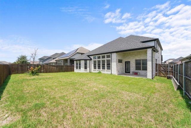 302 Coyote Creek Drive, Lavon, TX 75166