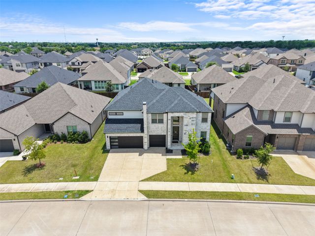 302 Coyote Creek Drive, Lavon, TX 75166