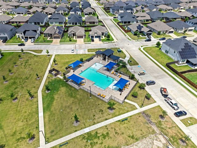 302 Coyote Creek Drive, Lavon, TX 75166