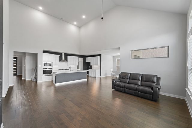 302 Coyote Creek Drive, Lavon, TX 75166