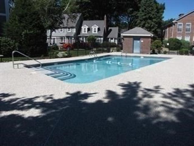 24 Washington Green 24, Walpole, MA 02032