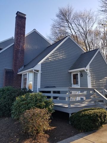 24 Washington Green 24, Walpole, MA 02032