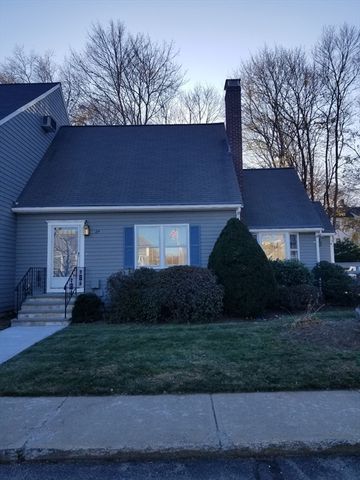 24 Washington Green 24, Walpole, MA 02032