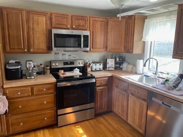 24 Washington Green 24, Walpole, MA 02032