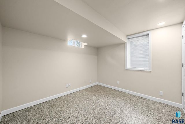 503 E Willow St Street, Harrisburg, SD 57032