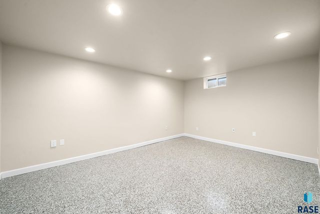 503 E Willow St Street, Harrisburg, SD 57032