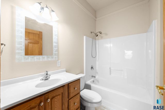 503 E Willow St Street, Harrisburg, SD 57032
