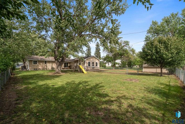 503 E Willow St Street, Harrisburg, SD 57032