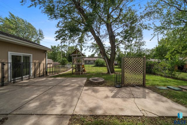 503 E Willow St Street, Harrisburg, SD 57032