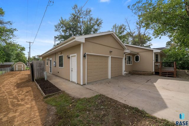 503 E Willow St Street, Harrisburg, SD 57032