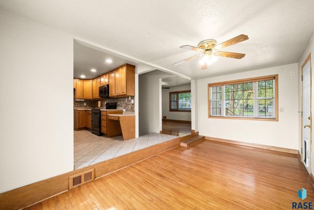 503 E Willow St Street, Harrisburg, SD 57032