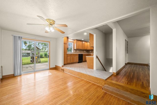 503 E Willow St Street, Harrisburg, SD 57032