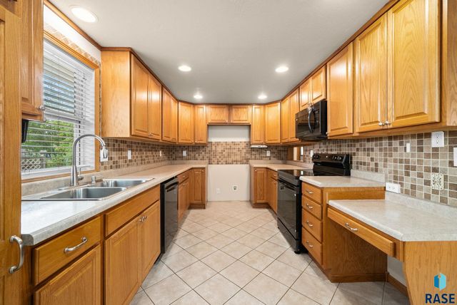 503 E Willow St Street, Harrisburg, SD 57032