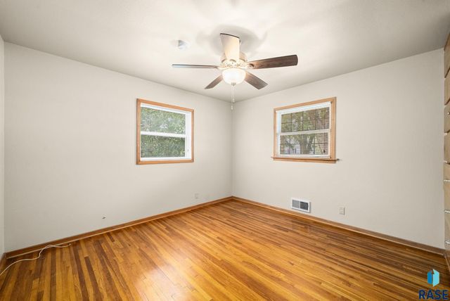 503 E Willow St Street, Harrisburg, SD 57032