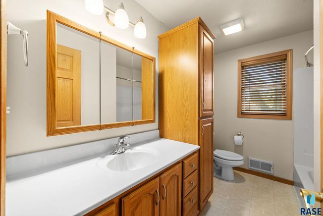 503 E Willow St Street, Harrisburg, SD 57032