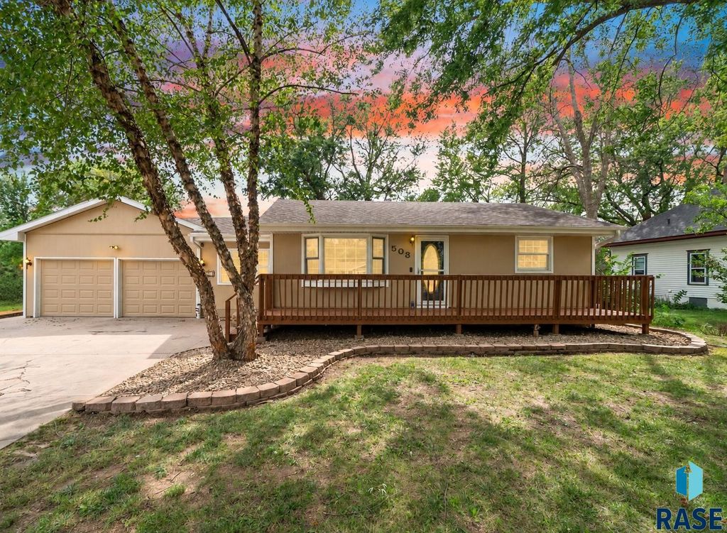 503 E Willow St Street, Harrisburg, SD 57032