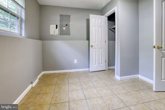 30 FLAXLEAF CT, Baltimore, MD 21221