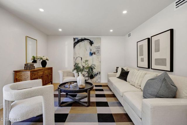 22460 Cairnloch Street, Calabasas, CA 91302