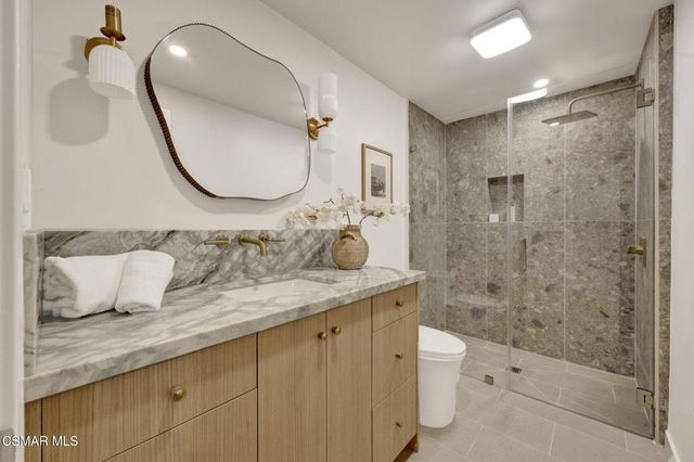 22460 Cairnloch Street, Calabasas, CA 91302