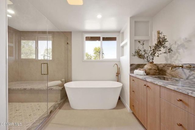 22460 Cairnloch Street, Calabasas, CA 91302