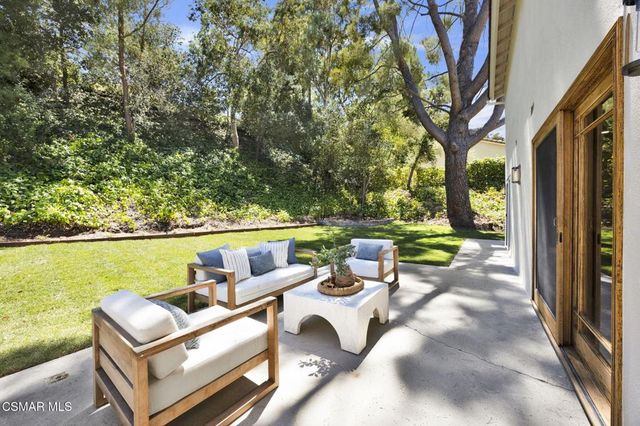 22460 Cairnloch Street, Calabasas, CA 91302