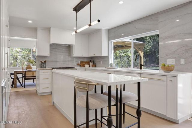 22460 Cairnloch Street, Calabasas, CA 91302