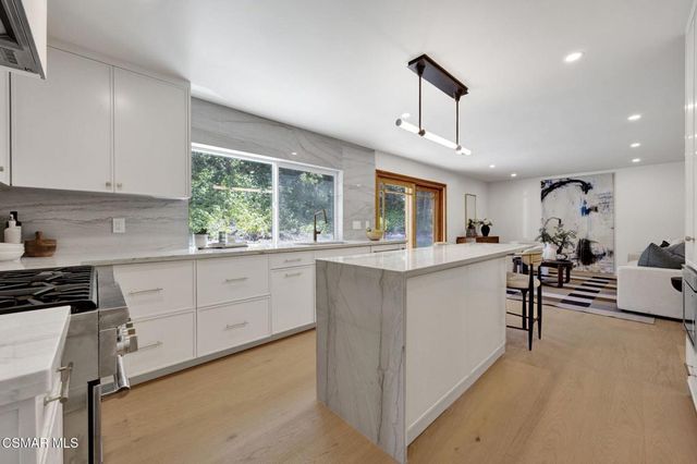 22460 Cairnloch Street, Calabasas, CA 91302
