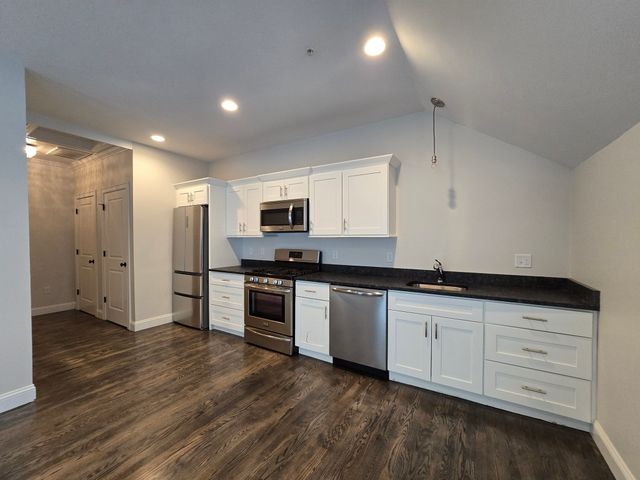 285 Saint George Street 203, Duxbury, MA 02332