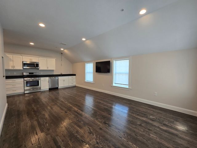 285 Saint George Street 203, Duxbury, MA 02332
