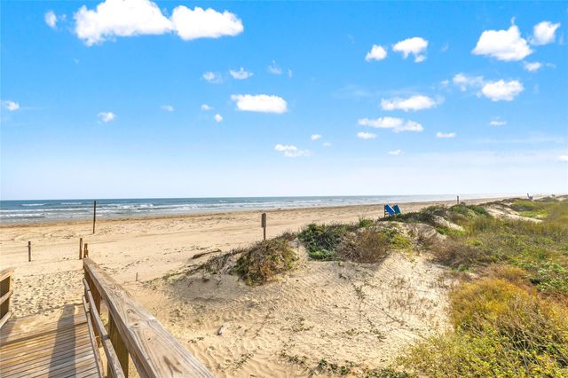 113 Mar Vista Court, Surfside Beach, TX 77541