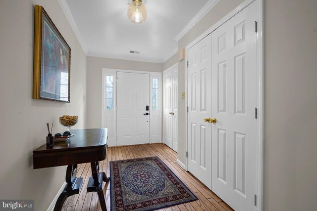 5934 MUNSON CT, Falls Church, VA 22041