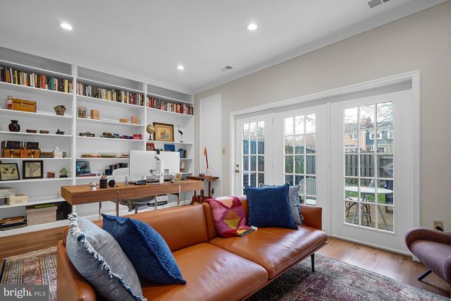 5934 MUNSON CT, Falls Church, VA 22041