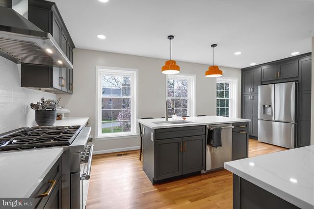 5934 MUNSON CT, Falls Church, VA 22041