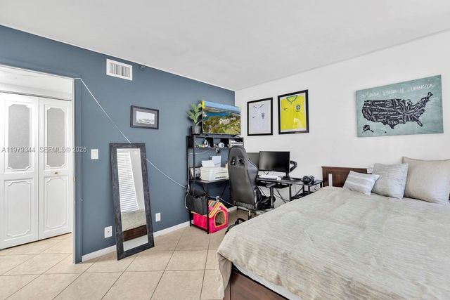 4550 NW 18th Avenue 206, Deerfield Beach, FL 33064