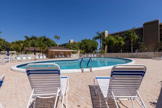4550 NW 18th Avenue 206, Deerfield Beach, FL 33064