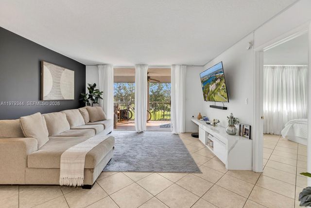 4550 NW 18th Avenue 206, Deerfield Beach, FL 33064