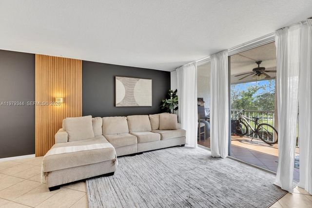 4550 NW 18th Avenue 206, Deerfield Beach, FL 33064