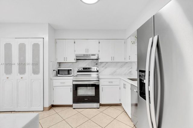 4550 NW 18th Avenue 206, Deerfield Beach, FL 33064