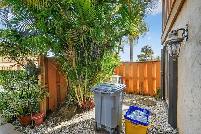 5373 Stonybrook Lane, Boynton Beach, FL 33437