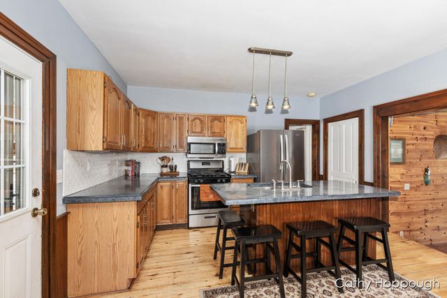 420 Riverside Drive, Portland, MI 48875