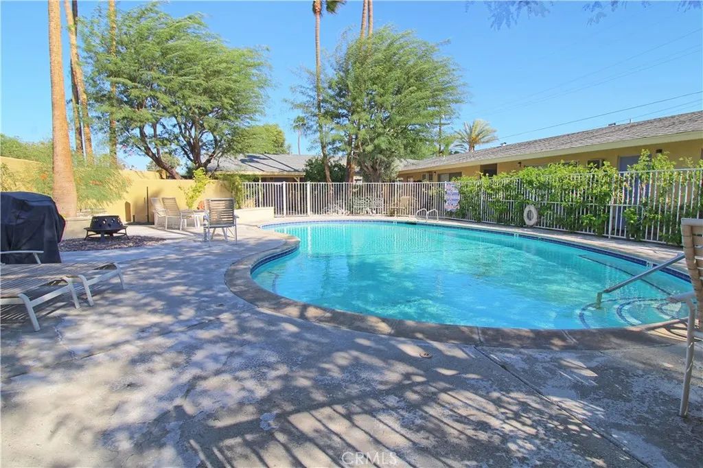 807 E Cottonwood Road 11, Palm Springs, CA 92262