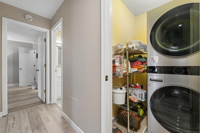 2437 Unity Avenue N, Golden Valley, MN 55422