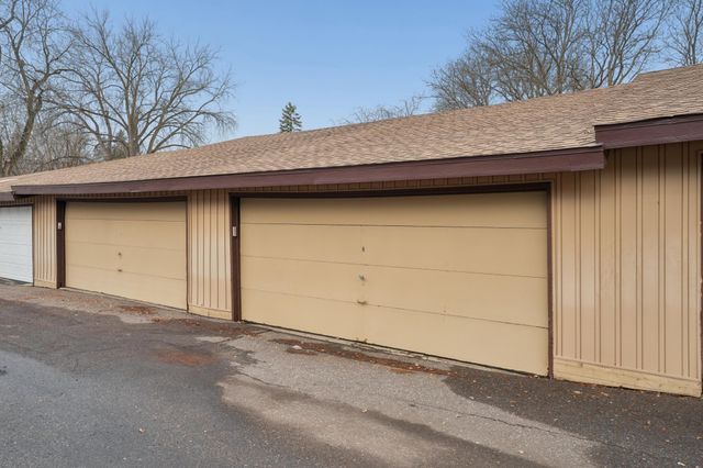 2437 Unity Avenue N, Golden Valley, MN 55422