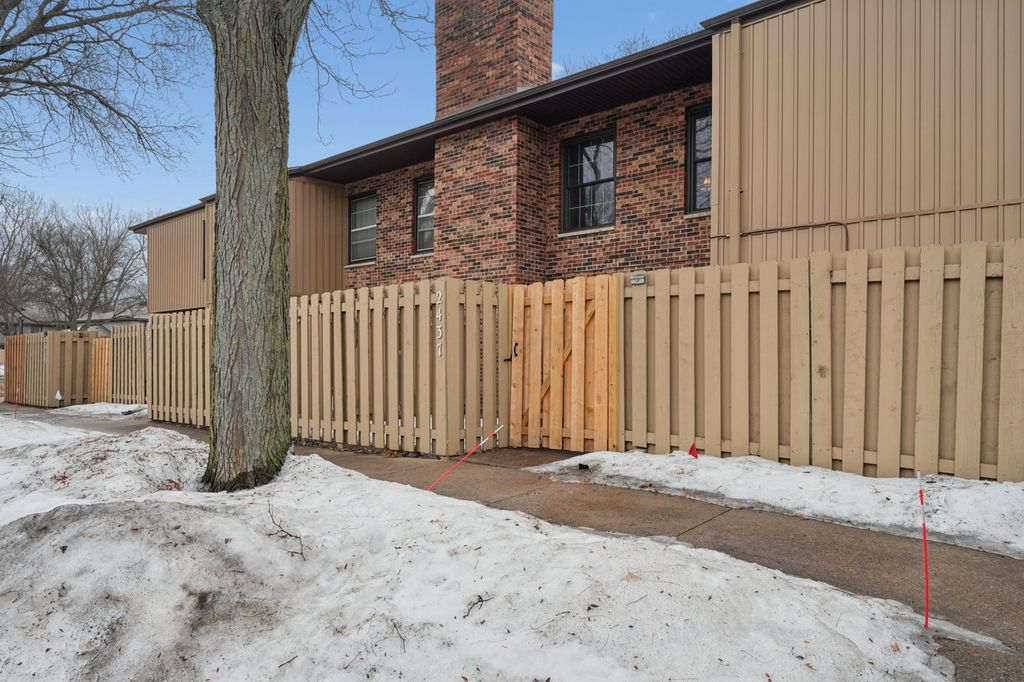 2437 Unity Avenue N, Golden Valley, MN 55422