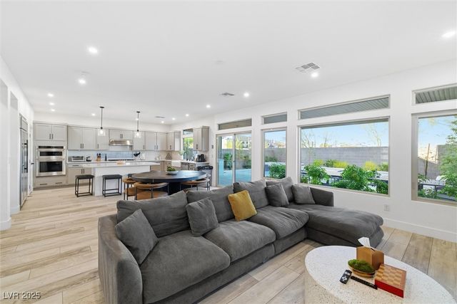 7110 Moss Hill Avenue, Las Vegas, NV 89113