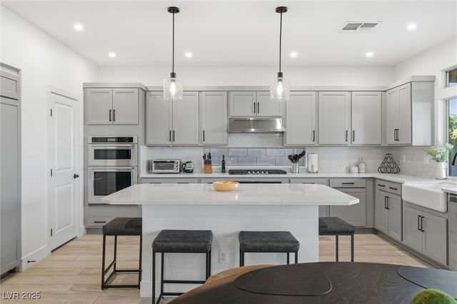 7110 Moss Hill Avenue, Las Vegas, NV 89113