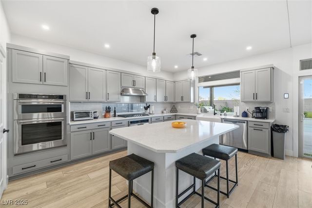 7110 Moss Hill Avenue, Las Vegas, NV 89113