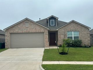 9505 Saddle Drive, Yukon, OK 73099